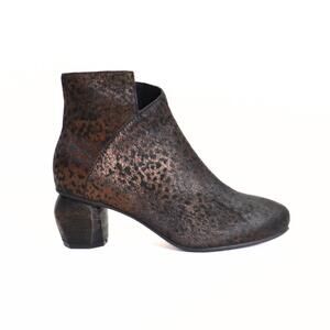 NEW ANTELOPE women's greta textured ankle boot in black